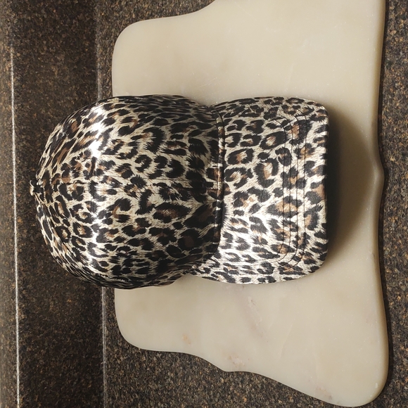 Accessories - 🐾 NWOT Leopard Print Cap